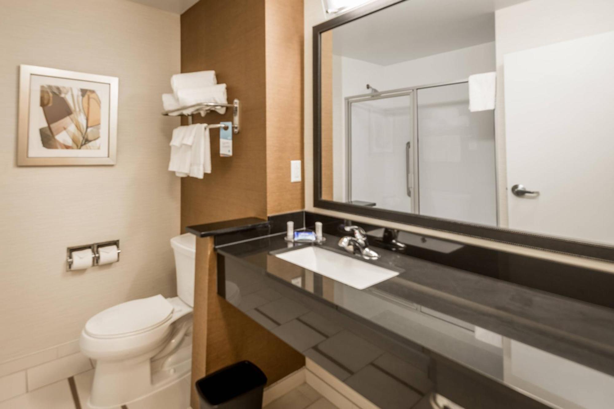 Fairfield & By Marriott Montgomery Airport Hotel